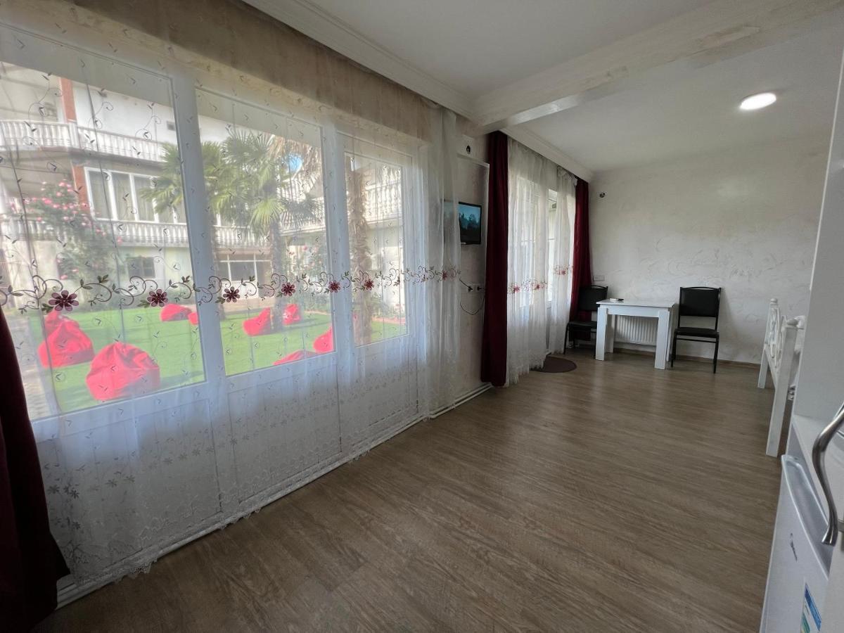 Elite Palace Plus Hotel Batumi Ngoại thất bức ảnh